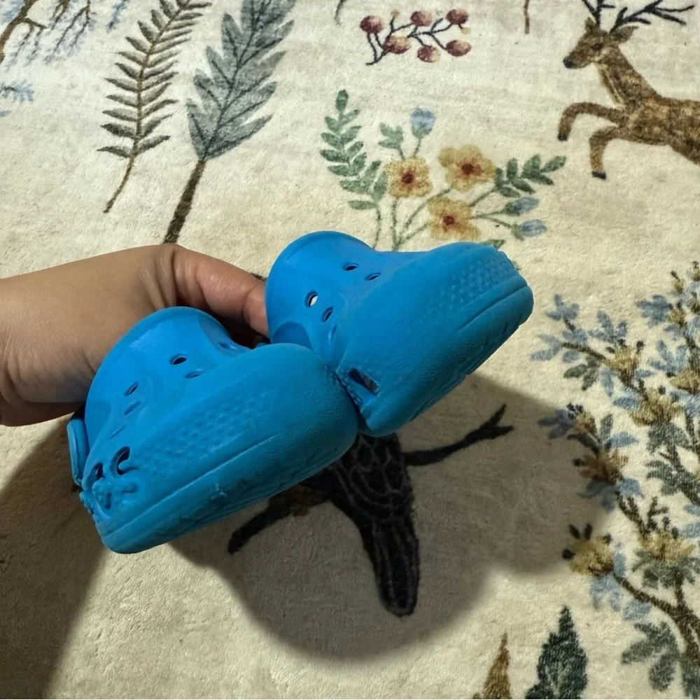 Crocs Kids Blue Clogs size 6